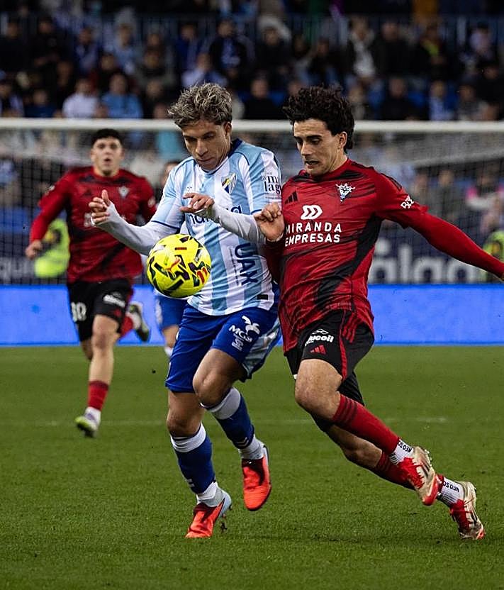 Imagen secundaria 2 - Einar Galilea snatches last-gasp winner to seal perfect start for Malaga CF&#039;s new coach