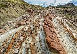 Geological formations in Tabernas known as 'dragon tails'.