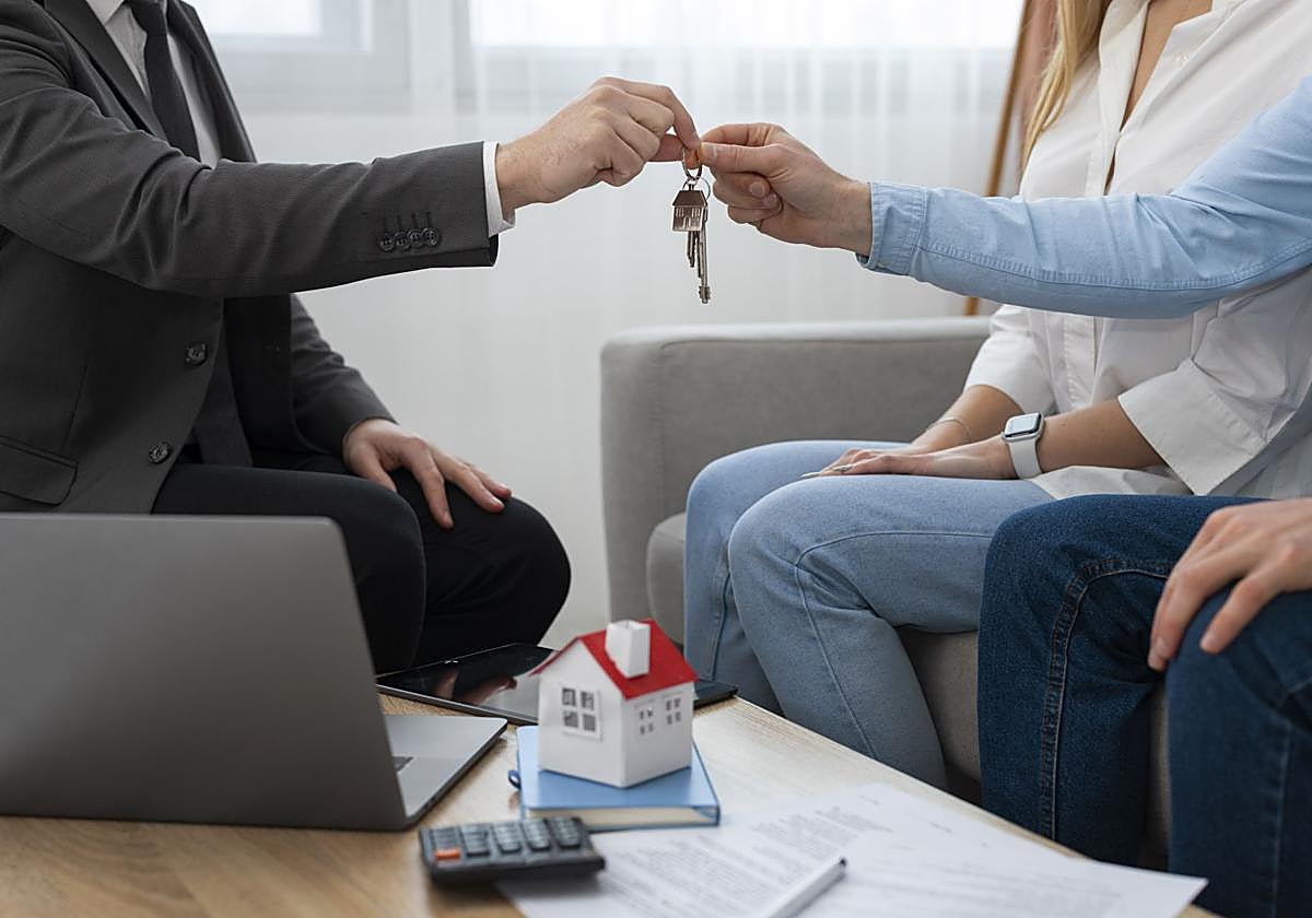 HouseCashback.es The First Real estate Agency in Spain That Pays Buyers Back