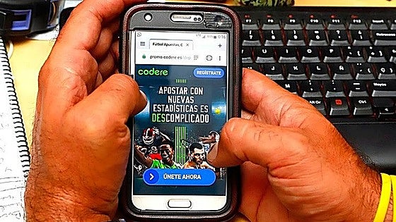 Consumer watchdog issues 30-million-euro fines and blocks six illegal online gambling websites