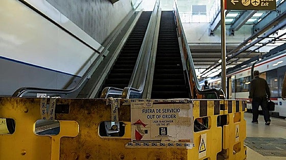 Repair work starts on escalators at Malaga Airport station