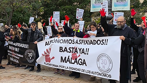 More than one thousand people protest in Malaga against burden carried by self-employed people: 'There is no employment without us'