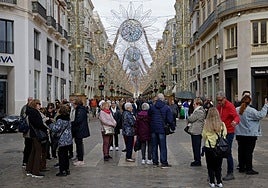Hundreds of people gather these days in Calle Larios in Malaga.