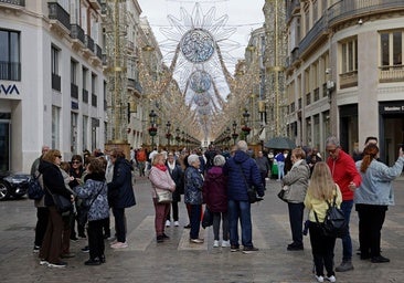 Hundreds of people gather these days in Calle Larios in Malaga.