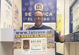 Jesús Ibáñez with the number he will hide in MiniHollywood in Tabernas.
