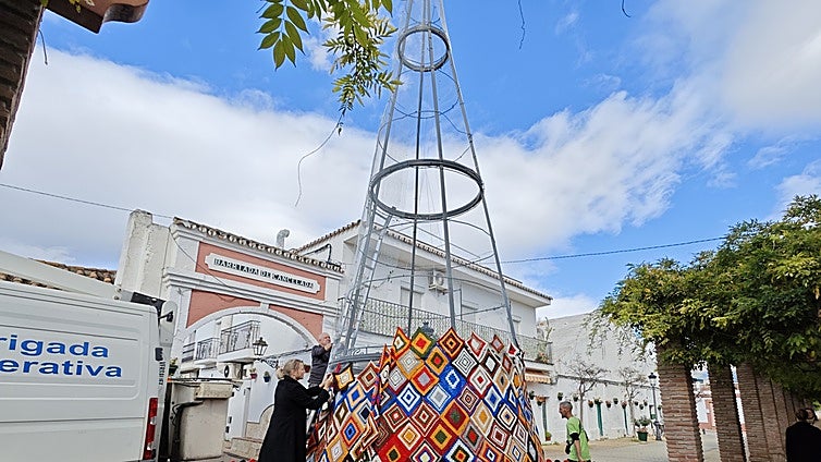 More than a thousand crochet pieces make up Cancelada's Christmas tree in Estepona