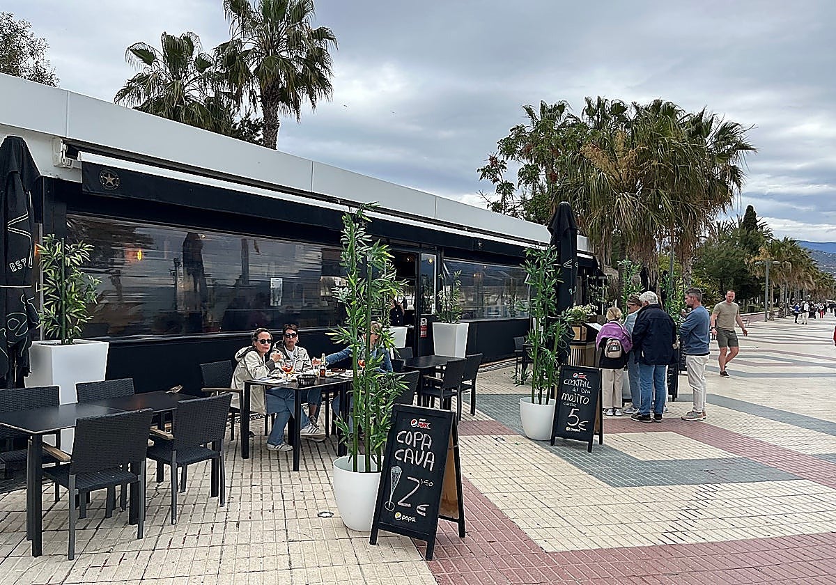 A restaurant on the promenade in Torre del Mar