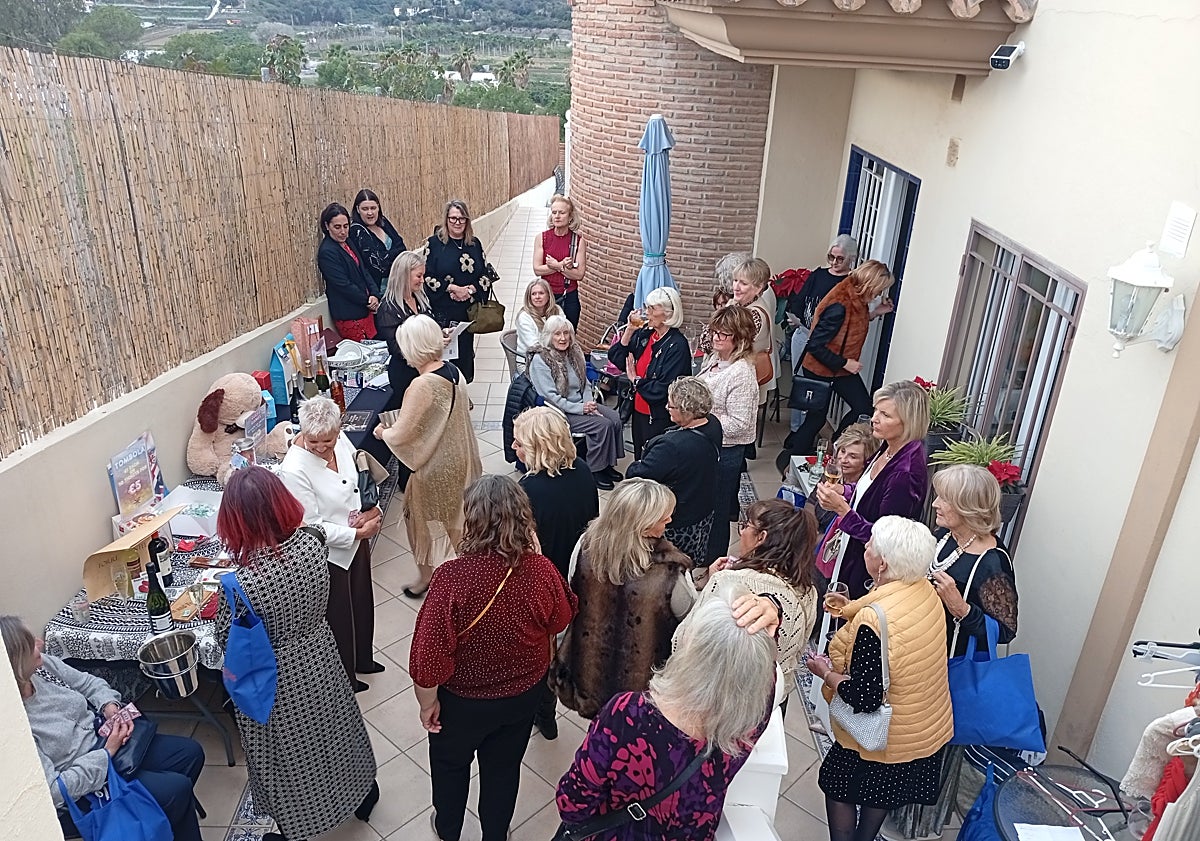 Imagen principal - The raffle, guessing prozes, 'swish' clothes swap