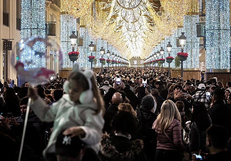 Малага встречает рождественский уикенд с теплом и радостью