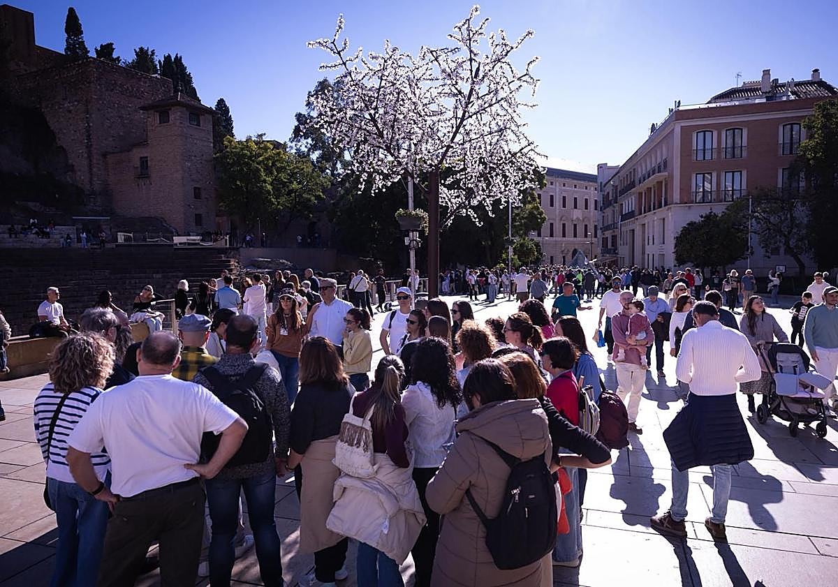 Imagen principal - First big Christmas weekend in Malaga: 'Crowded and very warm'