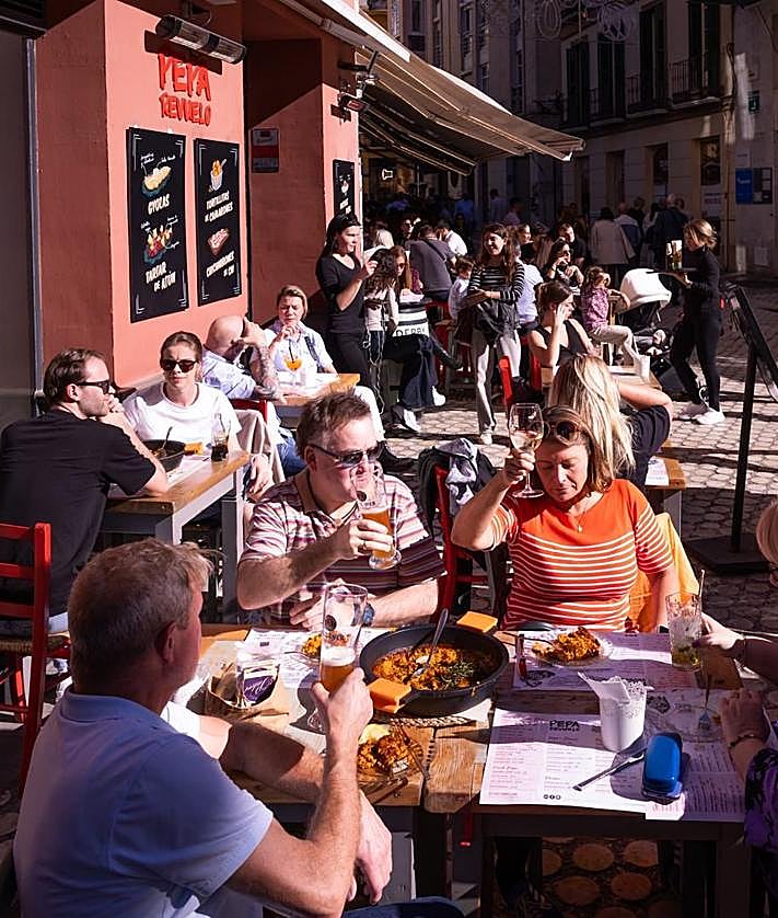 Imagen secundaria 2 - First big Christmas weekend in Malaga: 'Crowded and very warm'