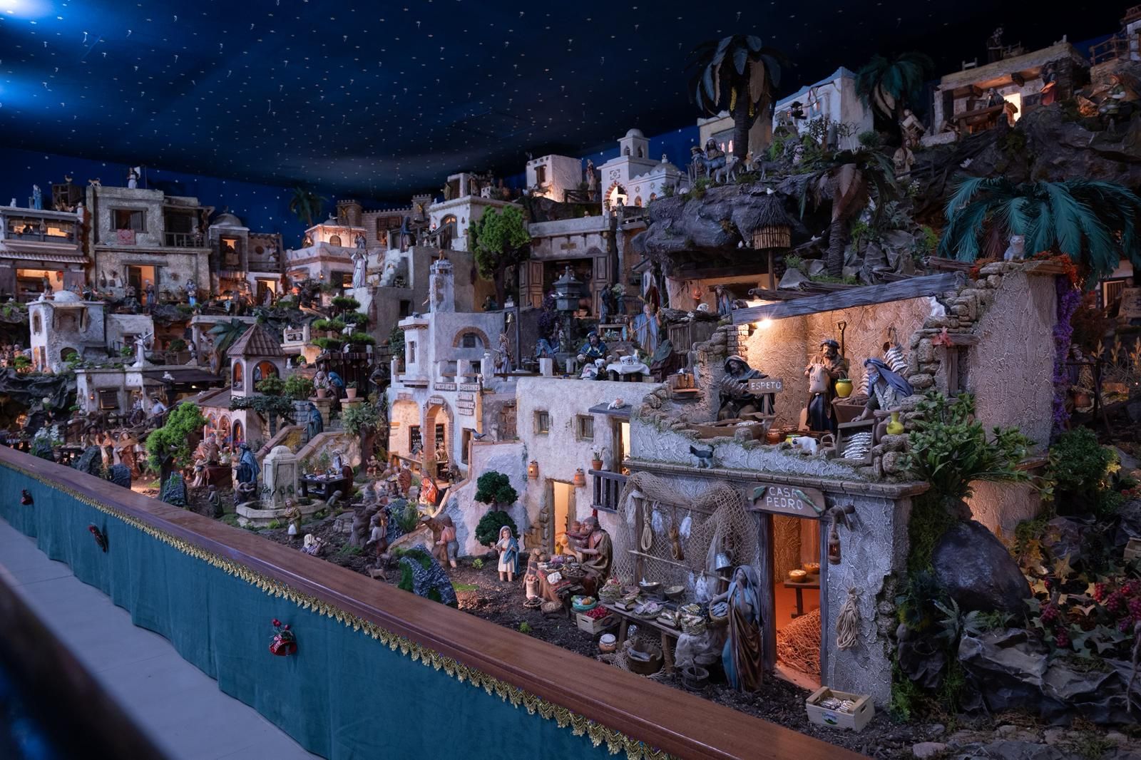 Nativity scenes around the city in pictures