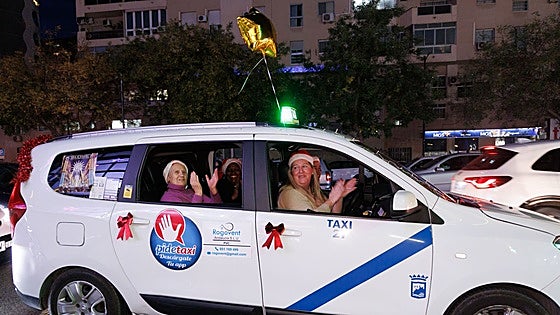 Solidarity on wheels: more than 50 taxis show Malaga's Christmas to society's most vulnerable