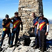 Image of the mountaineers who set up the small Nativity scene at the top of La Maroma.