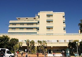 Three people admitted to hospital after fire in Marbella shopping centre restaurant