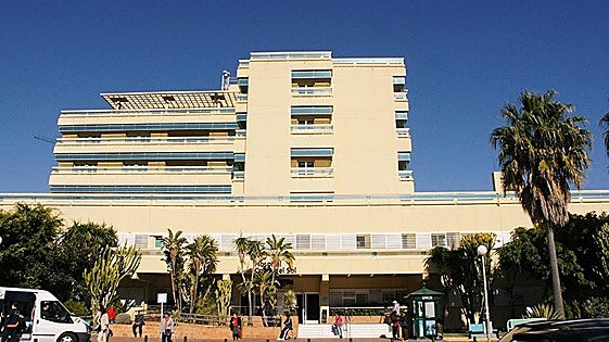 Three people admitted to hospital after fire in Marbella shopping centre restaurant
