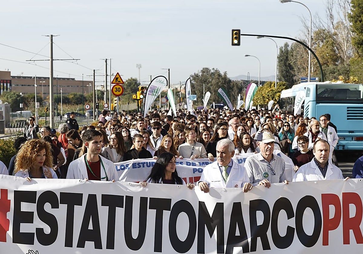 Four-day strike by doctors leaves fewer patients at surgeries, but fills emergency rooms in Malaga on day one