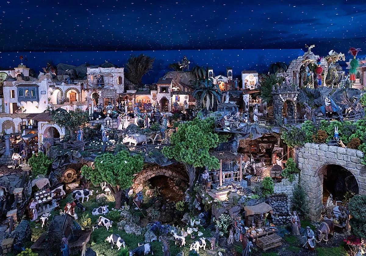 Imagen principal - Above, the Provincial Council presents an interactive scene with 1,900 figures. Below, on the left, detail of the Town Hall's nativity scene. On the right, the La Mosca Nativity scene brings together some 200 figures in a natural setting. Ñito Salas