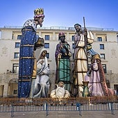 Image of the world's largest nativity scene, now open to visitors in Alicante's city hall square.