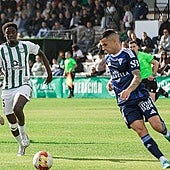 Marbella's Álex Martínez pushes forward with the ball.