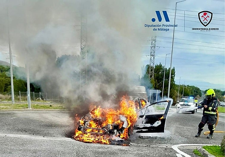 This is the moment a car went up in flames next to petrol station on Costa del Sol