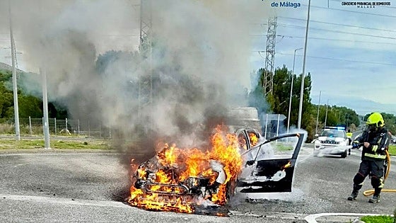 This is the moment a car went up in flames next to petrol station on Costa del Sol