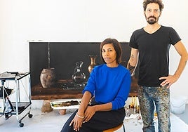 Flor Reiners and Fabio Baroli, in front of a piece by the Brazilian artist, at Finca Las Tinajas in Marbella.