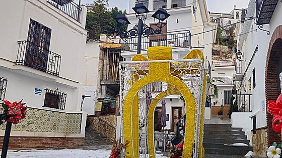 Malaga's Axarquía area wakes up to a dusting of snow and hail