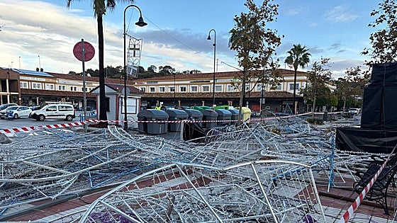 The tornado caused the collapse of the Christmas lighting on the La Cala boulevard.