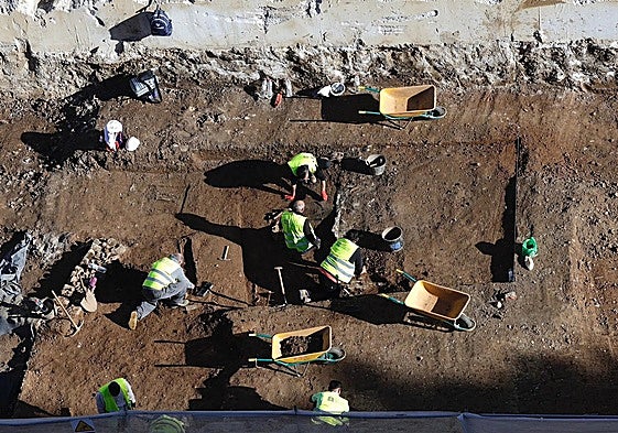 Archaeologists work at the Roman site on Calle Hilera.