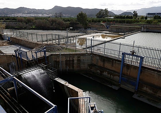 Photo of the Aljaima weir, which captures the water that reaches the Guadalhorce from the Grande.