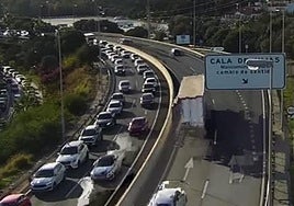 Crash on A-7 motorway causes eight kilometres of traffic tailbacks on the Costa del Sol