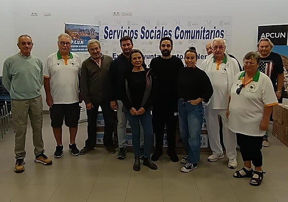 Apcun and Almijara Bowls Club presidents and members.