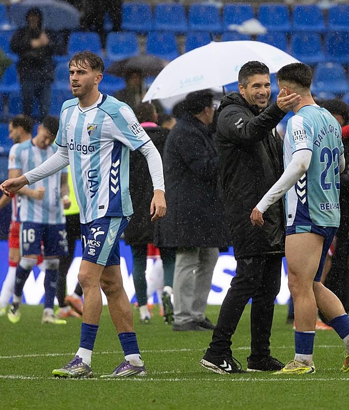 Imagen secundaria 2 - Malaga CF cap turbulent year with convincing derby win in front of the fans