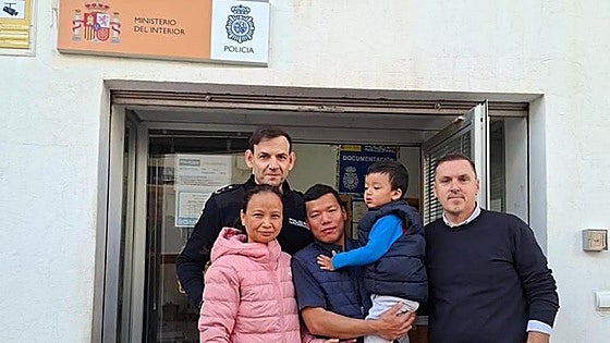 Heroic National Police officers save life of a two-year-old boy in Marbella