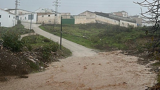 Torrential rain and risk of flooding forces several inland Malaga towns to activate their emergency plans