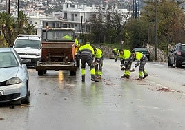 Clearing up work being carried out in Coín.