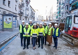 Regional ministers Díaz and España, (centre front), accompanied by other officials and site engineers.