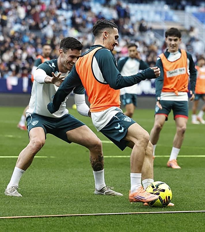 Imagen secundaria 2 - Malaga CF return from Christmas break with sold-out open training session