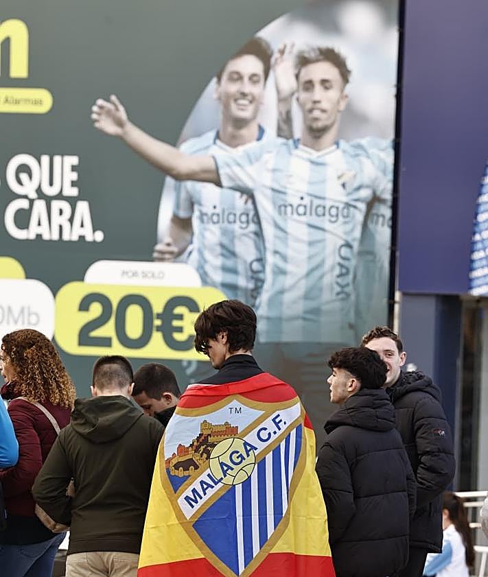 Imagen secundaria 2 - Malaga CF return from Christmas break with sold-out open training session
