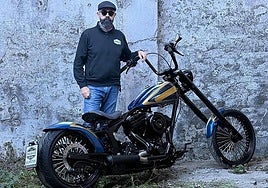 Javi Colorado with Resurrection, the handcrafted motorcycle built in his workshop in Coín.