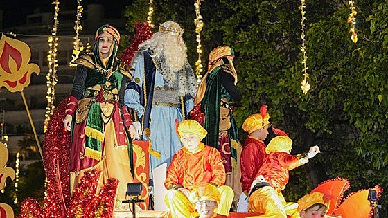 Children around the region await the arrival of their Majesties from the East