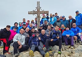 Mountaineers with the cross on the Pico del Cielo mountain near Nerja