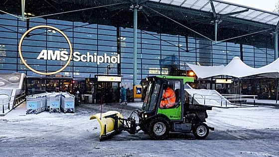 Flights between Amsterdam and Granada cancelled due to snow