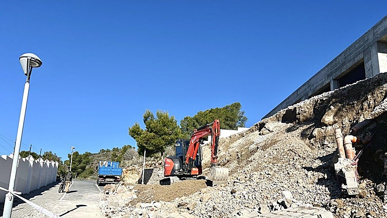 Wall collapses on Granada's Costa Tropical during Storm Francis