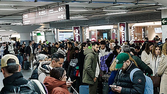 All trains between Madrid and Cordoba, Seville, Malaga and Huelva suspended on Monday