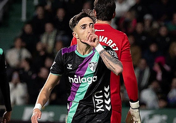 Larrubia silences the home crowd at the Nuevo Arcángel on Sunday night.