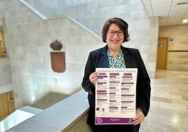 Councillor Bornao announces the programme.