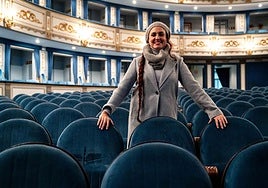 Klaudya, in the stalls of the Teatro Cervantes.