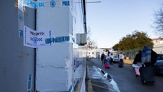 Malaga city council seals off private car park with 1,000 spaces that serves airport users